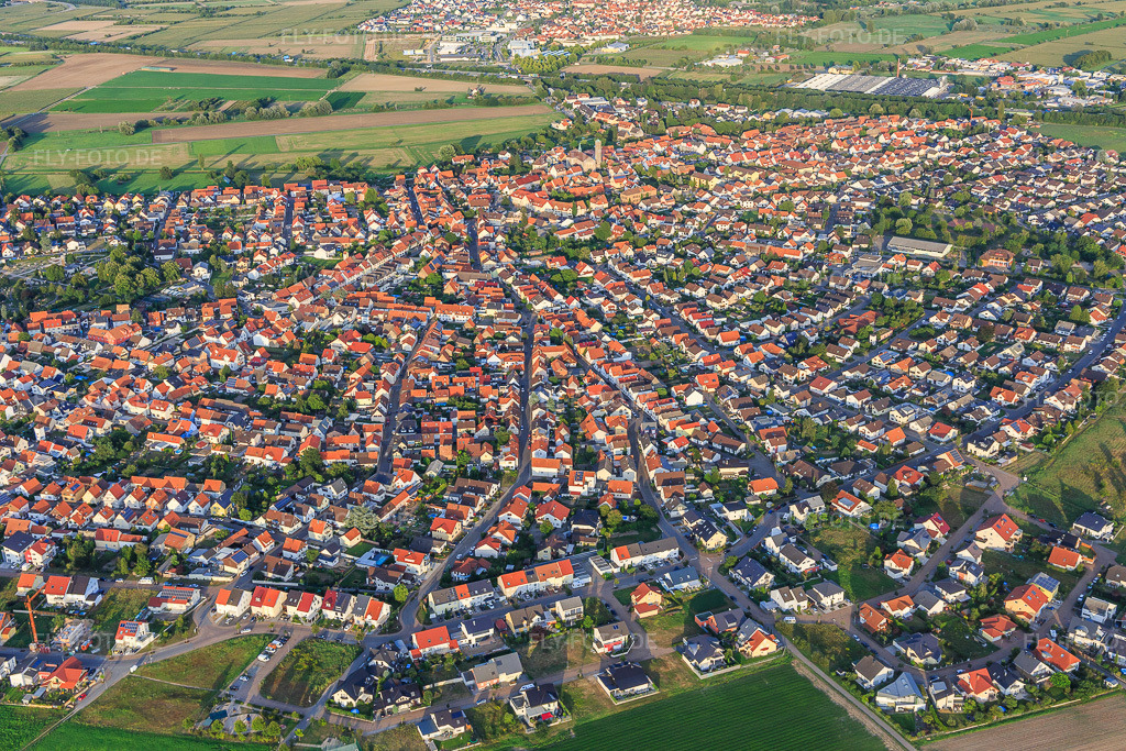 Luftbild: Ortsübersicht aus Westen im Ortsteil Sankt Leon in St. Leon-Rot im Bundesland Baden-Württemberg in Deutschland. Foto: IMG_102503.jpg vom 24.08.2017 durch Werner Riehm/FLY-FOTO.de