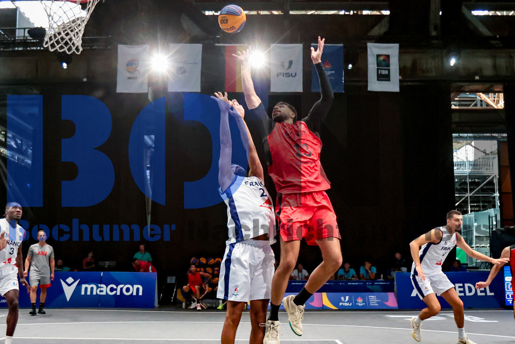 SES_TTG3X320250718-1699 | bond - Realisiert mit Pictrs.com