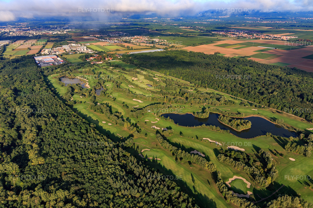 Luftbild: Golfanlage Landgut Dreihof - GOLF absolute morgens aus Südosten in Essingen im Bundesland Rheinland-Pfalz in Deutschland. Foto: IMG_103392.jpg vom 10.09.2017 durch Werner Riehm/FLY-FOTO.deGolfanlage Landgut Dreihof in Essingen bei Landau | GOLF absolute Rotationsgolf®