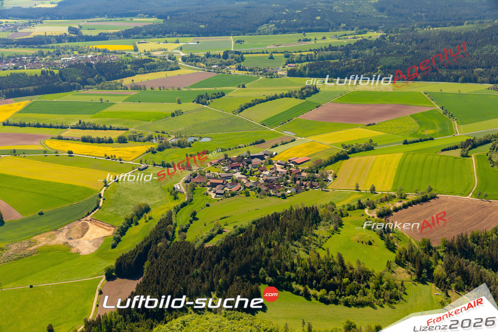 Das Luftbild zeigt : Schadenreuth Erbendorf - Die Luftaufnahme wurde 2024 vom UL-Flugzeug aus erstellt ( keine Drohne ) - Hochauflösende Luftaufnahme - Für grossformatige Ausdrucke geeignet. Die Geschenkidee !Mit Lizenz und Bildrechte bestellbar