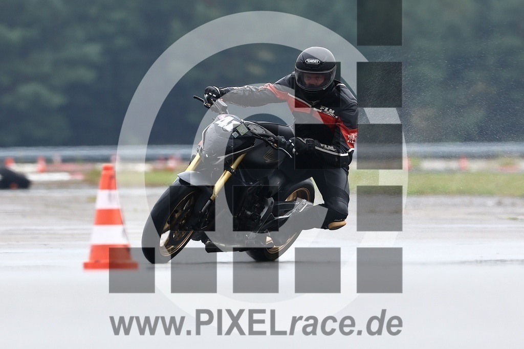 0041-20240804_05738 | Schöne Erinnerungen an spannende Momente - das festzuhalten ist unser Job. PIXELrace.de ist seit 2003 auf den Rennstrecken Europas unterwegs um die Action draußen beim Fahren und die wunderbare Stimmung imm Fahrerlager für euch einzufangen.