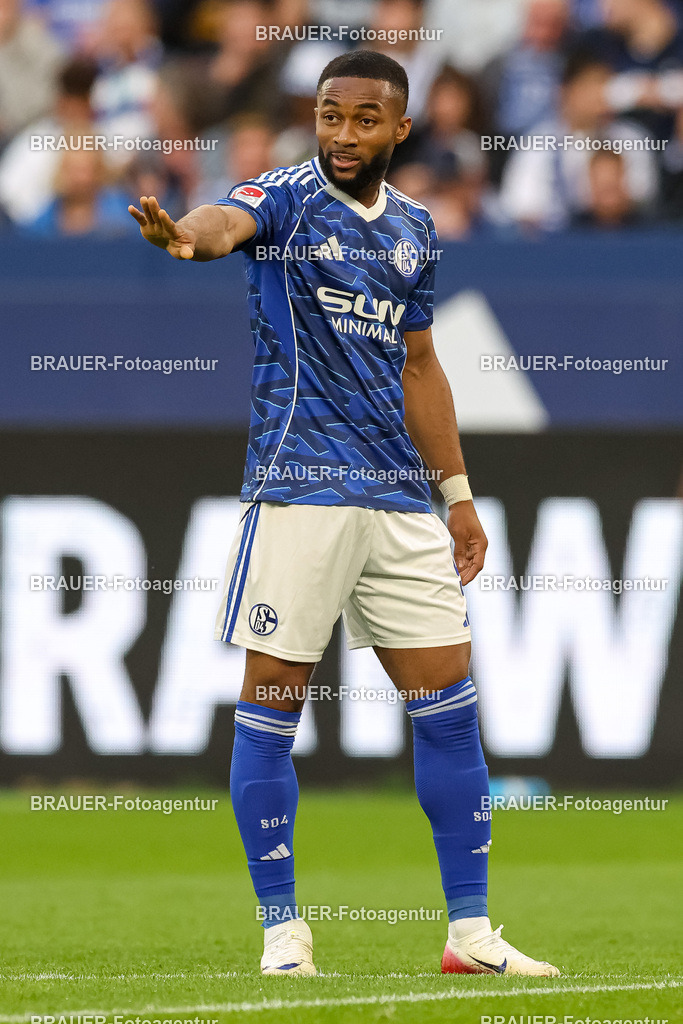 1_S04BER_20250801_0871.JPG -  - FC Schalke 04 - Hertha BSC Berlin - 2. Bundesliga | Gelsenkirchen, Deutschland, 01.08.25: Moussa Sylla (FC Schalke 04) gestikuliert, Gestik waehrend des Spiels der 2. Bundesliga zwischen FC Schalke 04 - Hertha BSC Berlin in der Veltins-Arena am 01. August 2025 in Gelsenkirchen, Deutschland. (Foto von Stefan Brauer/Brauer-Fotoagentur)DFB/DFL REGULATIONS PROHIBIT ANY USE OF PHOTOGRAPHS AS IMAGE SEQUENCES AND/OR QUASI-VIDEO.