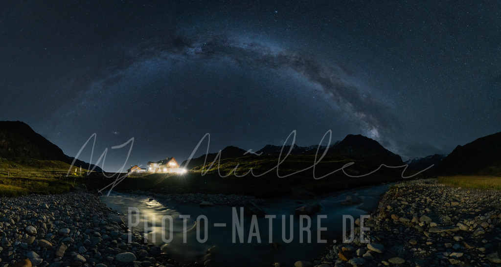 Die Milchstraße über den Alpen | Ein klarer Sternenhimmel hoch in den Tiroler Alpen - Realisiert mit Pictrs.com