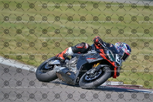 26BT02-0221 | markuskiefer.com - Realisiert mit Pictrs.com