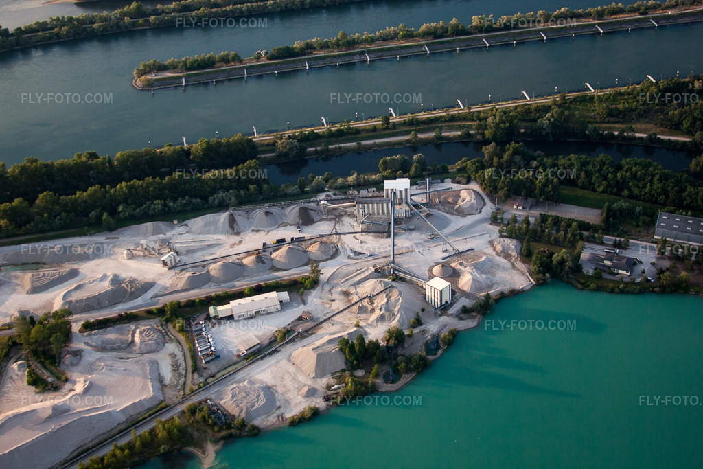 Aerial view: Greffern Rhine Lock in Gambsheim in the state Bas-Rhin, France.Photo: IMG_68039.jpg taken on 06/19/2014 by Werner Riehm/FLY-FOTO.comResolution of the original: 4752 x 3168 px