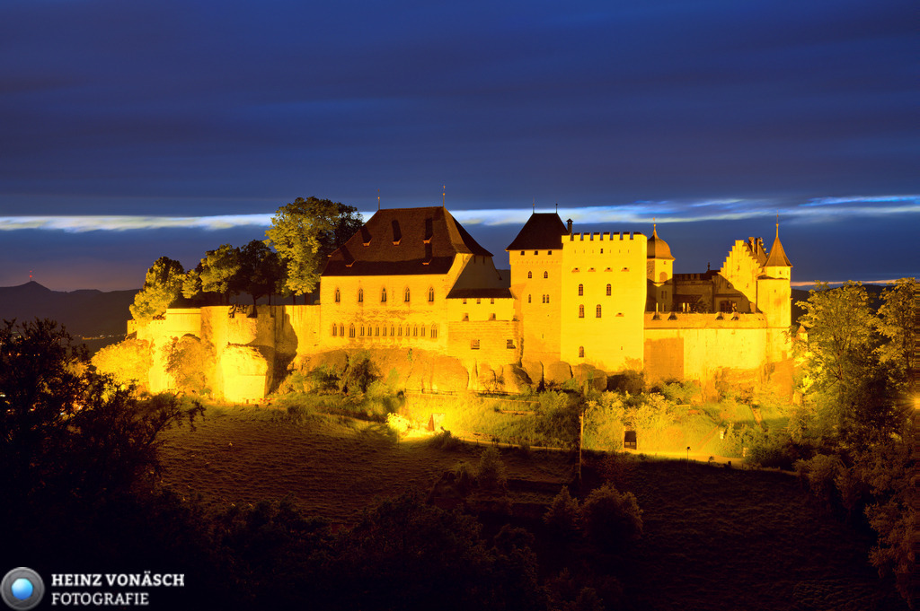 Alte_Architektur_0044 | Sequence: {_DSC4736.dng: TV=0.600000, AV=8.0, Bias=0.0} {_DSC4737.dng: TV=1.300000, AV=8.0, Bias=0.0} {_DSC4738.dng: TV=2.500000, AV=8.0, Bias=0.0} {_DSC4739.dng: TV=5.000000, AV=8.0, Bias=0.0} {_DSC4740.dng: TV=9.999999, AV=8.0, Bias=0.0} {_DSC4741.dng: TV=19.999998, AV=8.0, Bias=0.0} {_DSC4742.dng: TV=41.999989, AV=8.0, Bias=0.0} {_DSC4743.dng: TV=91.000023, AV=8.0, Bias=0.0}  - Realisiert mit Pictrs.com