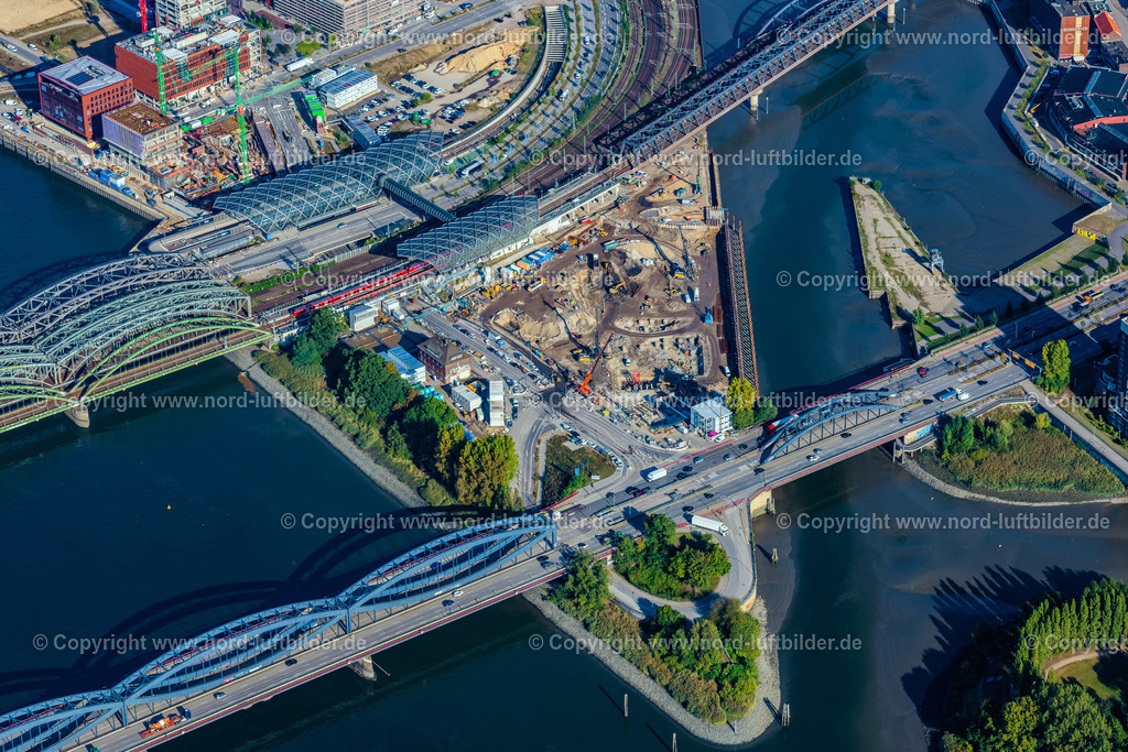 Hamburg_Elbbrücken_Baustelle_Elbtower_Erdarbeiten_ELS_1922220922 | HAMBURG 22.09.2022 Baustelle zum Neubau des Hochhaus- Gebäudekomplexes " Elbtower " an der Zweibrückenstraße zwischen Oberhafenkanal und Norderelbe im Ortsteil HafenCity in Hamburg, Deutschland. Weiterführende Informationen bei: David Chipperfield Architects - Gesellschaft von Architekten mbH,  Ed. Züblin AG,  Implenia AG,  NOBU HOTELS CORPORATE OFFICE,  SIGNA HOLDING GMBH,  ZÜBLIN Timber GmbH. // Construction site for new high-rise building complex " Elbtower " on Zweibrueckenstrasse between Oberhafenkanal and Norderelbe in the district HafenCity in Hamburg, Germany. Further information at: David Chipperfield Architects - Gesellschaft von Architekten mbH,  Ed. Zueblin AG,  Implenia AG,  NOBU HOTELS CORPORATE OFFICE,  SIGNA HOLDING GMBH,  ZUeBLIN Timber GmbH. Foto: Martin Elsen