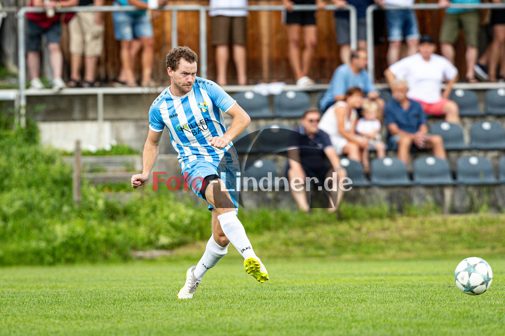 SG Hungerbach gegen TSV Brunnthal | Fußball Kreisliga Herren Oberbayern Zugspitze Gruppe 1, SG Hungerbach gegen TSV Brunnthal, 20240803,Lukas STROBL (SG Hungerbach 5) in Aktion,2024-08-03 in Huglfing (Sportpark Huglfing), Lukas STROBL (SG Hungerbach 5)Copyright: WolfgangxLindner www.foto-lindner.de