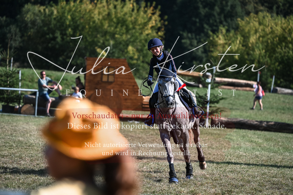DSC_7040 | Pferde- und Turnierfotografie in Westsachsen. Pferdeportraits, Auftragszeichnungen und intuitive Kunst.