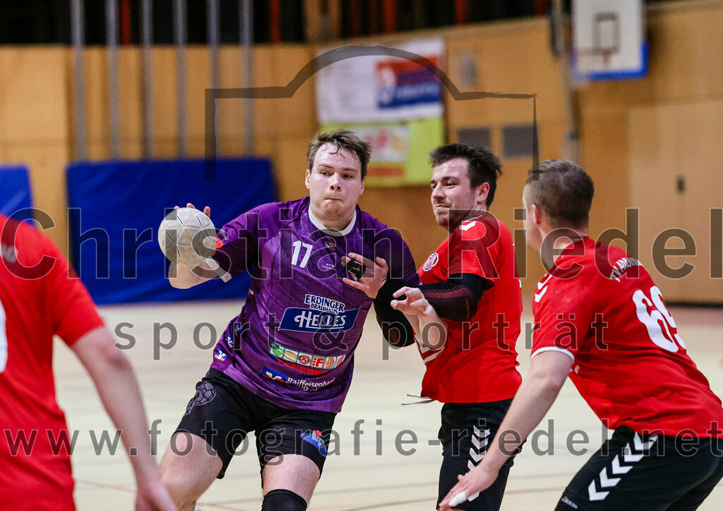 2024-01-27_071_SpVgg_Altenerding_gegen_TV_Altoetting | Erding, Deutschland, 27.01.2024:
Handball, Bezirksoberliga Männer 2023 / 2024, 13. Spieltag, SpVgg Altenerding gegen TV Altötting, Endergebnis: 30:28

Niklas Fleps (SpVgg Altenerding, #17), Lukas Zwislsperger (TV Altötting, #11), Thomas Ecker (TV Altötting, #69)

Foto: Christian Riedel / fotografie-riedel.net