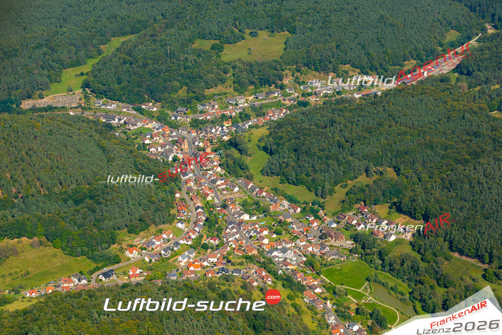 Das Luftbild zeigt :  Heimbuchenthal - Die Luftaufnahme wurde 2024 vom UL-Flugzeug aus erstellt ( keine Drohne ) - Hochauflösende Luftaufnahme - Für grossformatige Ausdrucke geeignet. Die Geschenkidee !Mit Lizenz und Bildrechte bestellbar