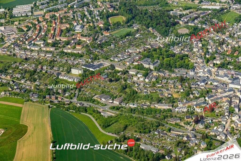 Das Luftbild der Stadt Schneeberg wurde 2022 vom Flugzeug heraus erstellt (keine Drohnen-Aufnahmen) Aufnahmehöhe ca.450 Meter- hohe Bildauflösung und Druck-Qualität. Garantiert!