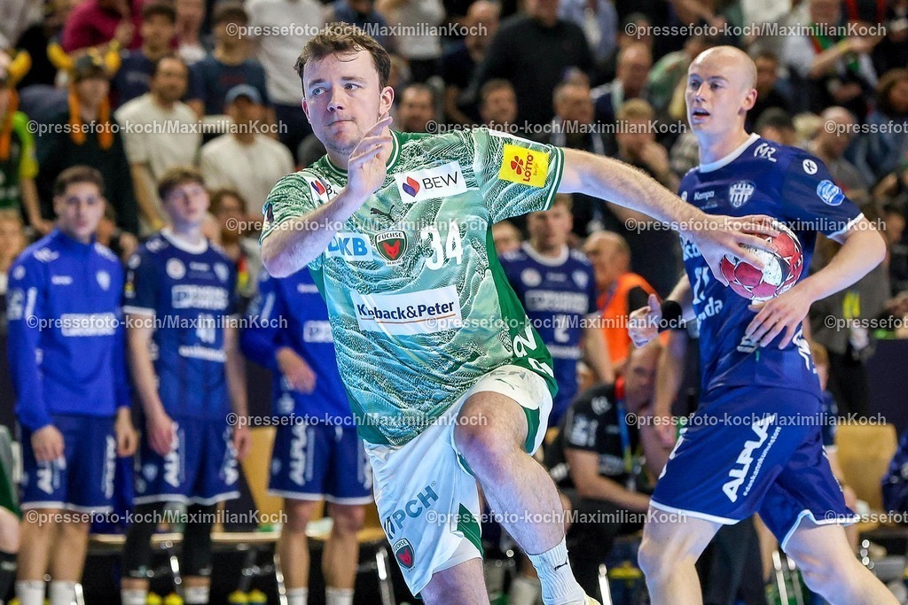 xSSCx18042601029 | 18.04.2026, xsscx, Handball, DHB-Pokal Lidl Final4, TBV Lemgo-Lippe - Füchse Berlin, Saison 2025 / 2026 Herren, Lanxess Arena: Hakun West av Teigum (Füchse Berlin #34) beim Wurf Photo: xSandraxScherningxPressefotoKochx