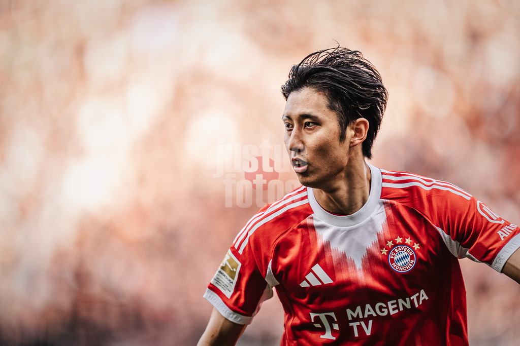 Fußball | Männer | Saison 2025/2026  | Fußball-Bundesliga | 29. Spieltag | FC St. Pauli vs. FC Bayern München | 11.04.2026 | Hiroki Ito (#21, FC Bayern München)