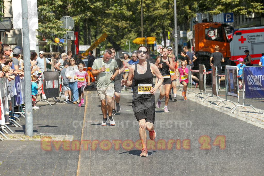 250621_1048_EX1_2650 | Sportfotografie im Rhein-Sieg Kreis, Köln, Bonn, NRW, Rheinland Pfalz, Hessen, etc. Unser Tätigkeitsfeld umfasst den Laufsport vom Volkslauf über den Marathon, Duathlon, Triathon bis zum Ultralauf wie Kölnpfad Ultra oder Schindertrail.