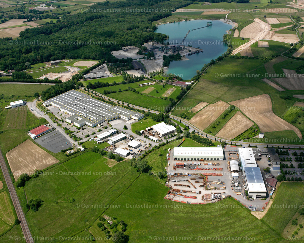 2626390 | Legelshurst 08.06.2006 Gewerbegebiet und Firmenansiedlung an der Reithallenstraße in Willstätt im Bundesland Baden-Württemberg, Deutschland. // Industrial estate and company settlement on street Reithallenstrasse in Willstaett in the state Baden-Wuerttemberg, Germany. Foto: Gerhard Launer