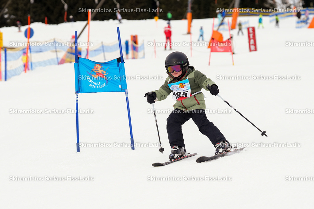 SRF_02.01.2026_0213 | Skirennfotos,Serfaus,Fiss,Ladis,Kinderskirennen,Winter,Tirol,Oberland,skirace,SFL,feelfree,weil wir's genießen,ski,Ski,skifahren,Sonnenplateau, - Realisiert mit Pictrs.com