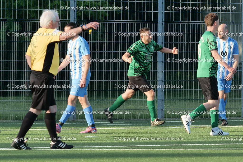 Fußball Kreispokal 25/26 Ü 32 : Spiel um Platz 3 : SV 08/29 Friedrichsfeld - SV Ringenberg AH  2 : 1 | Fußball Kreispokal 25/26 Ü 32 : Spiel um Platz 3 : SV 08/29 Friedrichsfeld - SV Ringenberg AH  2 : 1Spielort : Voerde Friedrichsfeld - Realisiert mit Pictrs.com