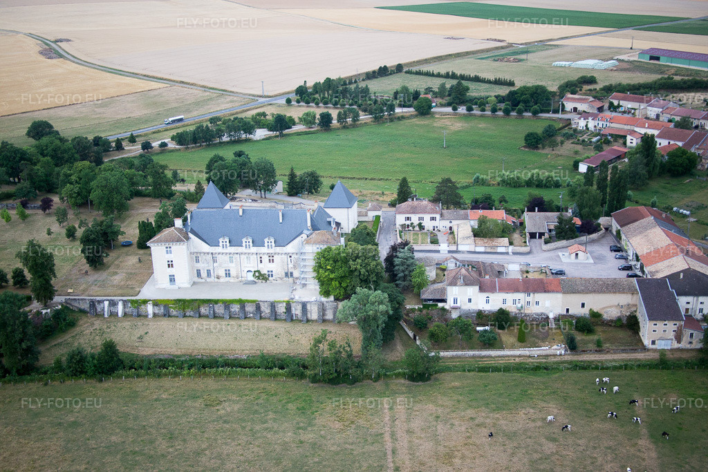 Vue aérienne: Montbras à Taillancourt dans le département Meuse, France. Photo: IMG_083572.jpg prise le 13/07/2015 par Werner Riehm/FLY-FOTO.eu – Résolution de l'original: 5472 x 3648 px