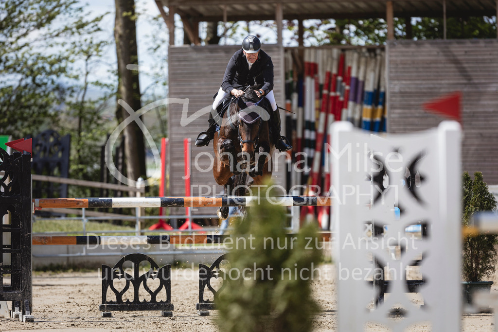 240428_Spenge_M2-Spr-138 | Deine schönsten Turniermomente als professionelle Fotos! Entdecke hochwertige Pferdesport-Fotografie im Online-Shop. Jetzt Fotos finden & bestellen!