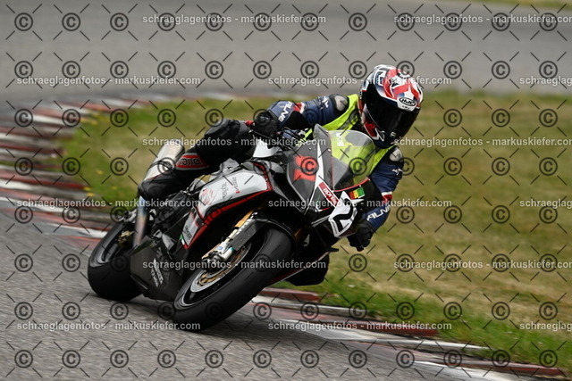 25bt02-1341 | markuskiefer.com - Realisiert mit Pictrs.com