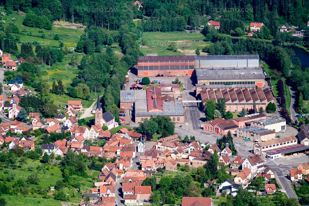 Aerial view: View of the town in Zinswiller in the state Bas-Rhin, France.Photo: IMG_10852.jpg taken on 05/12/2008 by Werner Riehm/FLY-FOTO.comResolution of the original: 3368 x 2244 px