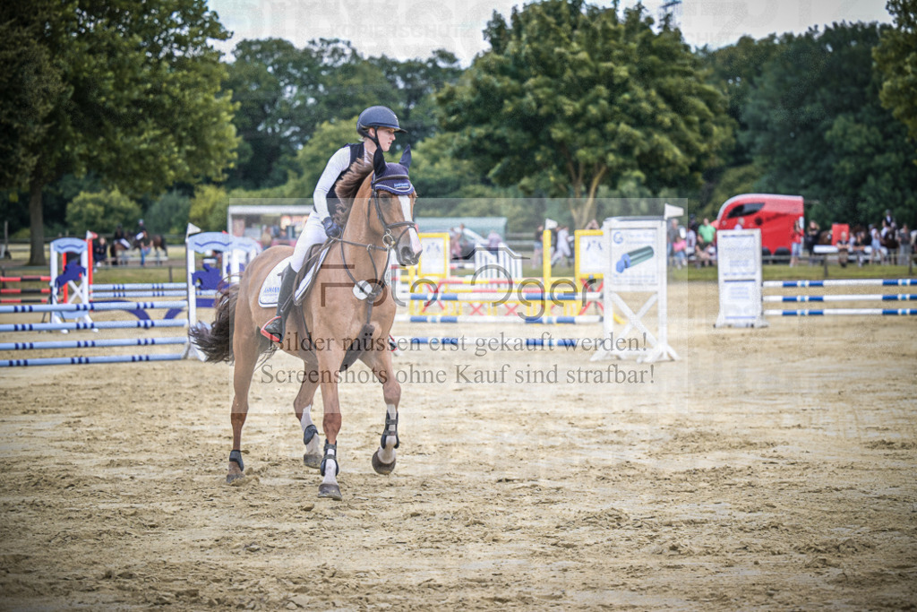 DOS_8047 | Entdecke hochwertige Reitturnierfotos von Foto Oger. Professionell, emotional und authentisch – jetzt Lieblingsmomente im Shop bestellen.Deutschlandweite Turnierfotografie. - Realisiert mit Pictrs.com