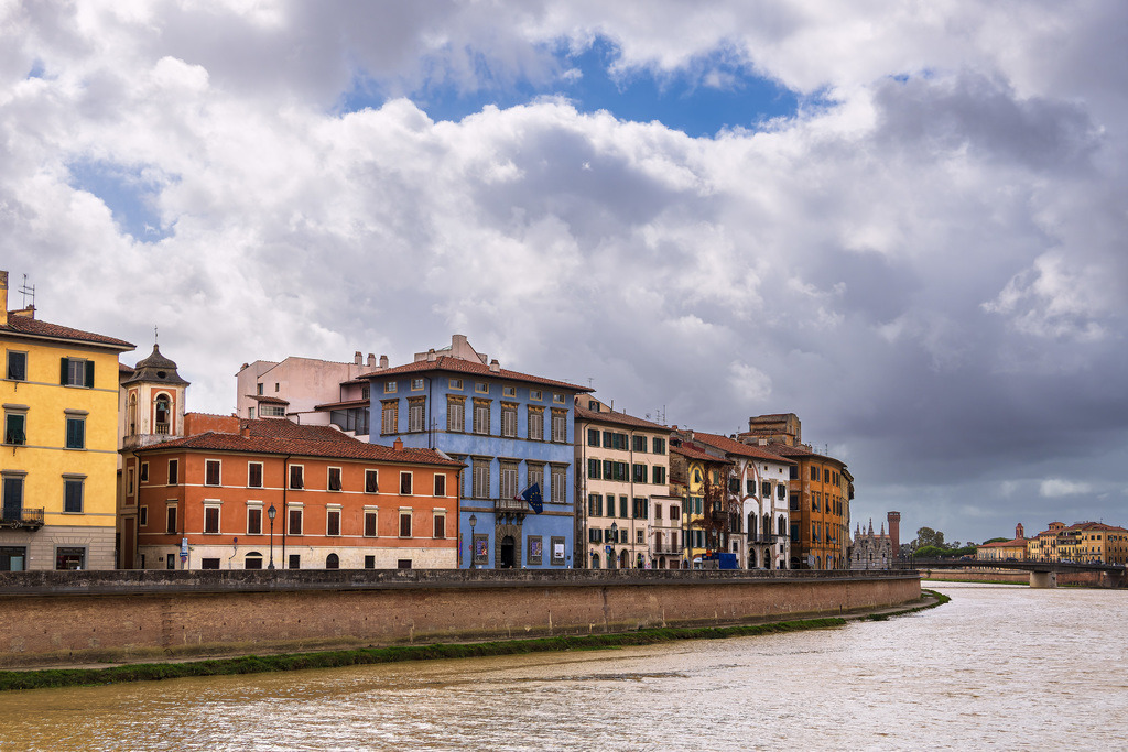 Historische Gebäude am Fluss Arno in Pisa, Italien | Historische Gebäude am Fluss Arno in Pisa, Italien.