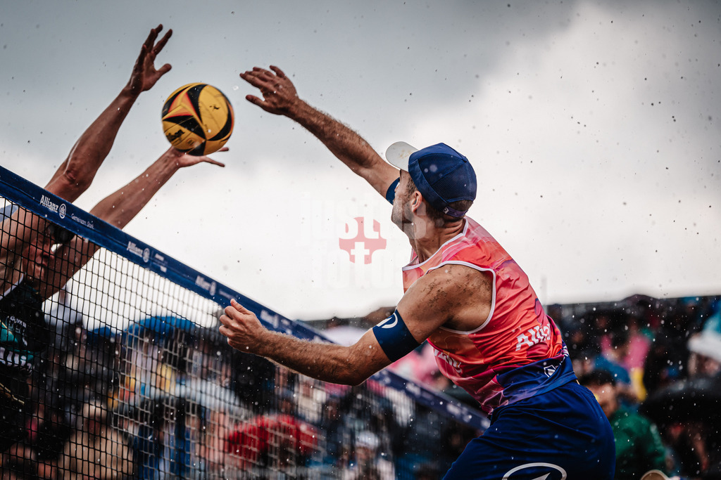 Beachvolleyball | Männer | Allianz German Beach Tour 2025 | Tourstop Hamburg | 01.06.2025 | Angriff von Tilo Rietschel im Regen