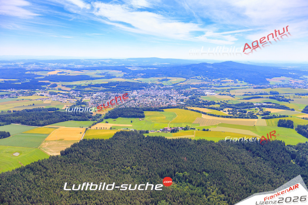 Die Luftaufnahme der Stadt Wunsiedel wurde vom UL-Flugzeug heraus erstellt ( keine Drohne )- hohe Auflösung für beste Qualität