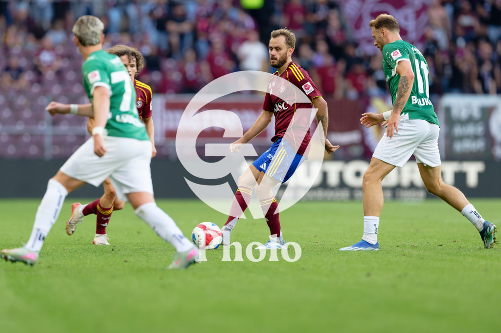 Brack Super League - Servette FC v FC Saint-Gall | Timothe Cognat (8 Servette FC) passes the ball during the Brack Super League match between Servette FC and FC Saint-Gall at Stade de Geneve in Geneva, Switzerland