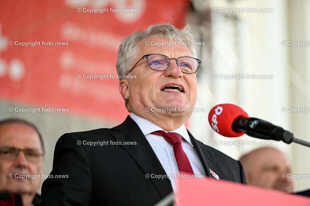 Hauptplatz Linz_ 1. Mai Umzug 2023_ 01.05.2023-63 | 01.05.2023, Hauptplatz Linz, AUT, Hauptplatz Linz, im Bild 1. Mai Umzug 2023 Linz Hauptplatz, SPOE 

Klaus Luger (SP, Bgm. der Stadt Linz)