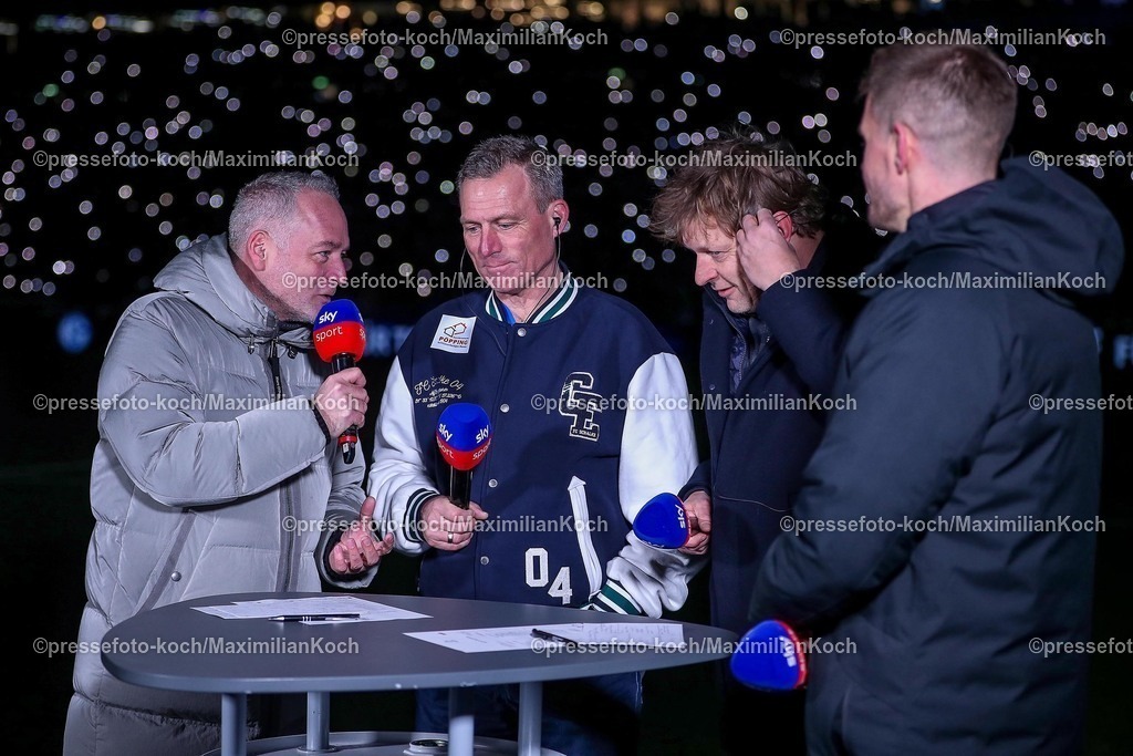 S0401022502180 | 01.02.2025, Fußball, FC Schalke 04 - 1. FC Magdeburg, 2.. Fußball Bundesliga, 20. Spieltag, Veltins-Arena Gelsenkirchen, Saison 2024 2025: Ingo Anderbrügge und Schalkes Sportdirektor Youri Mulder im Sky Interview DFB regulations prohibit any use of photographs as image sequences and or quasi-video.