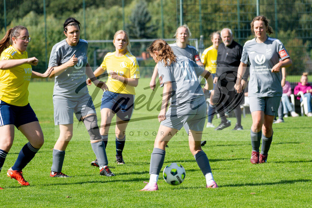 20260906_RULSVK_0967 | Fußball, Frauen:   beim Spiel der Kreisliga zwischen SG Rulle/Haste vs. SV Kettenkamp am 06.09.2026 im Stavermann-Sportpark in Rulle/Wallenhorst, Deutschland.(Foto von Nico Paetzel) - Realisiert mit Pictrs.com