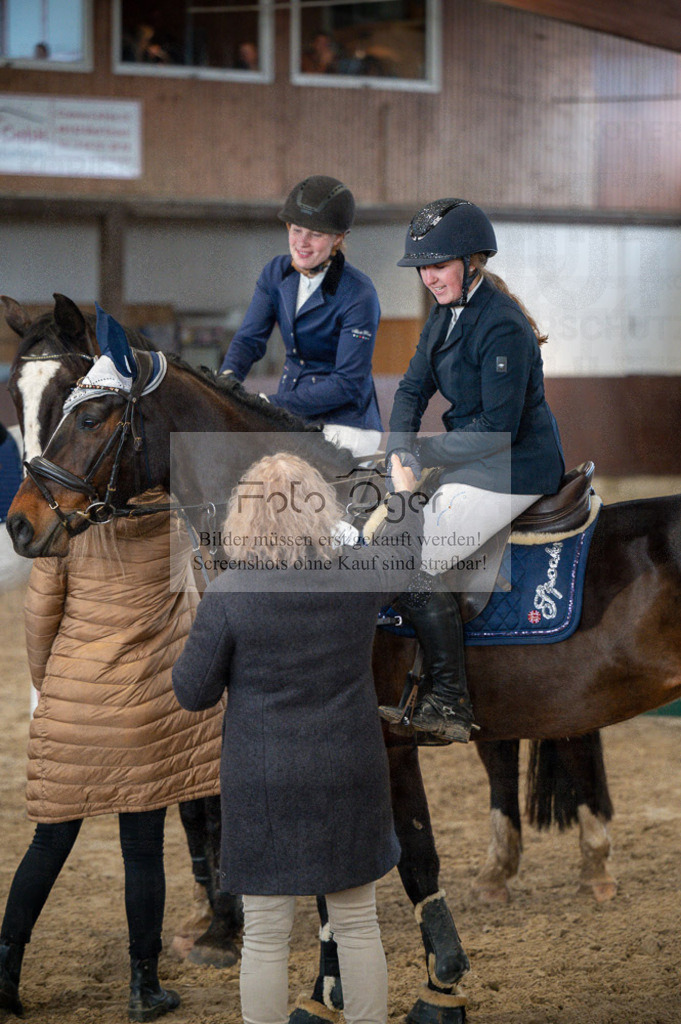 Hallenreittunier Voxtrup 2023 | Entdecke hochwertige Reitturnierfotos von Foto Oger. Professionell, emotional und authentisch – jetzt Lieblingsmomente im Shop bestellen.Deutschlandweite Turnierfotografie. - Realisiert mit Pictrs.com