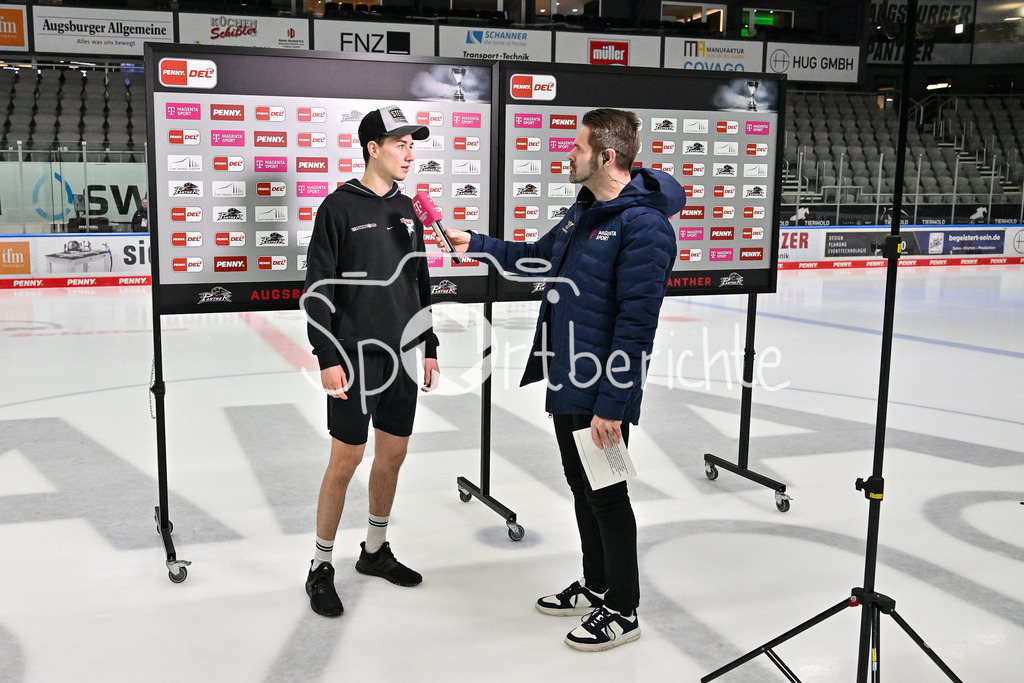 Augsburger Panther - Kölner Haie | Beim Interview von MagentaSport Kevin NIEDENZ (Koelner Haie #46) / Einzelfoto / Freisteller / DEL: Augsburger Panther - Koelner Haie, Curt Frenzel Stadion am 02.03.2025 / Alex KUNZ