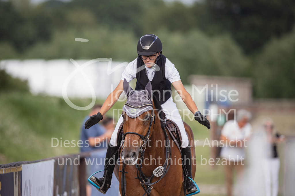 230624_PfSpTa_GroßerPreis-219 | Deine schönsten Turniermomente als professionelle Fotos! Entdecke hochwertige Pferdesport-Fotografie im Online-Shop. Jetzt Fotos finden & bestellen!