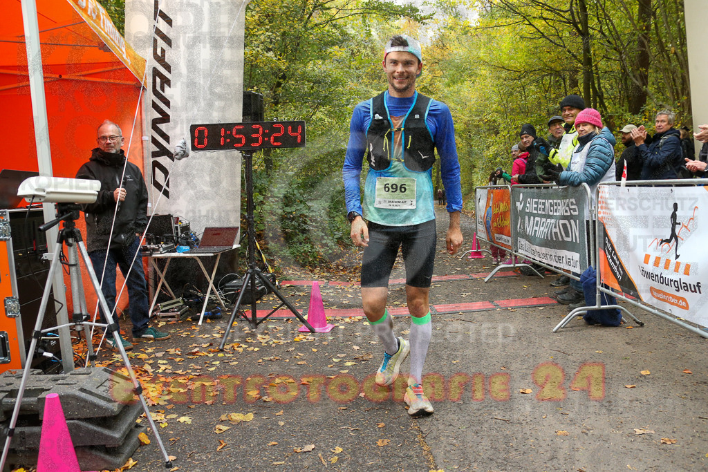 251026_1155_EX1_9778 | Sportfotografie im Rhein-Sieg Kreis, Köln, Bonn, NRW, Rheinland Pfalz, Hessen, etc. Unser Tätigkeitsfeld umfasst den Laufsport vom Volkslauf über den Marathon, Duathlon, Triathon bis zum Ultralauf wie Kölnpfad Ultra oder Schindertrail.