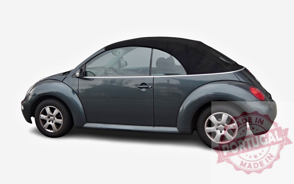 Volkswagen Beetle convertible parked with closed roof on white background | Dark gray Volkswagen Beetle convertible parked with closed black roof isolated on white background - Realisiert mit Pictrs.com