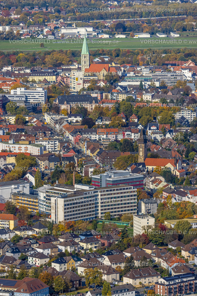Hamm221003245 | Luftbild, Skyline City, von vorne nach hinten: evang. Krankenhaus Hamm, kath. Liebfrauenkirche St. Franziskus von Assisi, evang. Pauluskirche, Rathaus Hamm, Flugplatz Hamm, Mitte, Hamm, Ruhrgebiet, Nordrhein-Westfalen, Deutschland