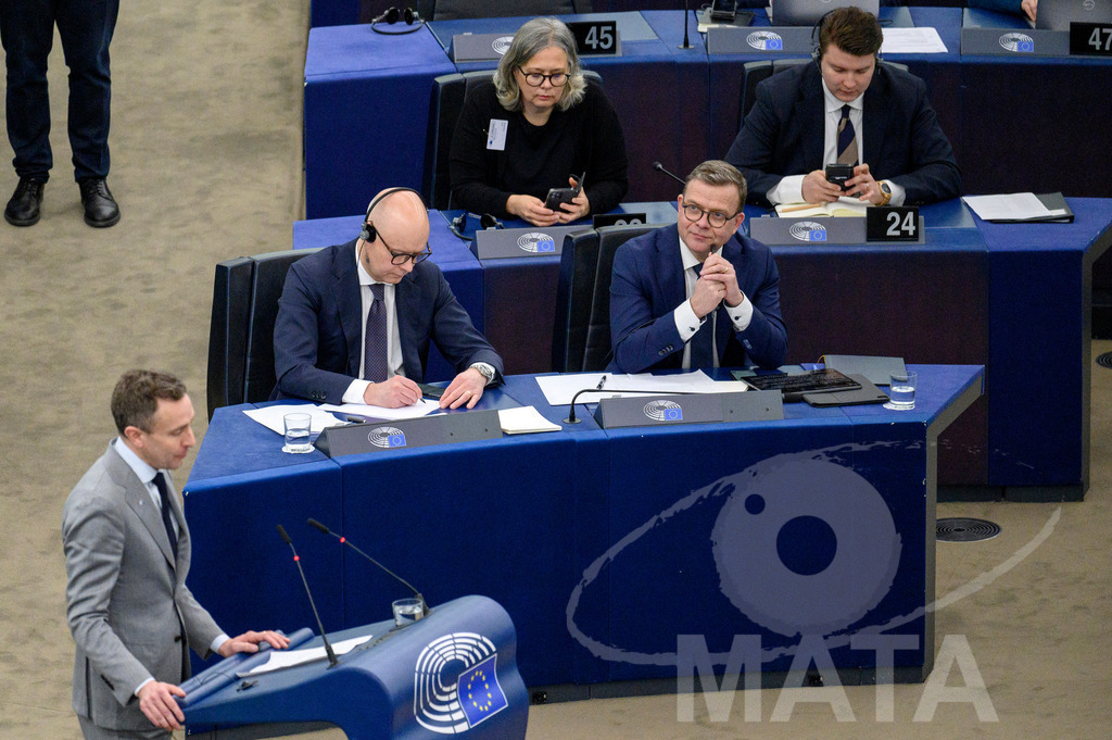 _DWI6307 | Der finnische Ministerpräsident Petteri Orpo hört sich Reden von Europaabgeordneten im Rahmen der Debatte „Das ist Europa“ an in EU Parlement in Straßburg, 13.03.2024 - Realisiert mit Pictrs.com