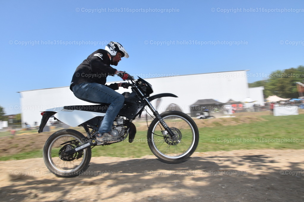 DSC_0221 | Sportfotografie , Motorsport, Motoross, Reitsport, Mointainbike, Enduro,
Landschaft , Outdoor, Eventfotografie, Landschaft, Bilder online bestellen - Realisiert mit Pictrs.com