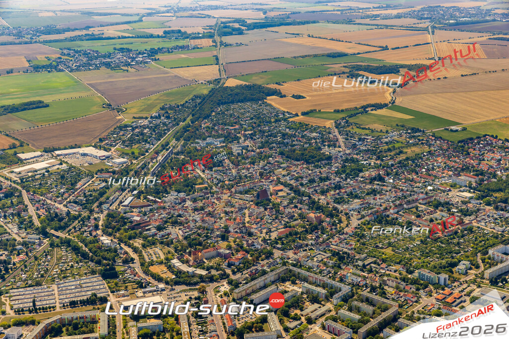 Luftbild der Stadt Schönebeck - Die Luftaufnahme wurde 2025 vom UL-Flugzeug heraus erstellt ( keine Drohne ) - Hochauflösende Luftaufnahme - für professionelle Ausdrucke geeignet. Die Geschenkidee !Hier alle&nbsp;Infos zur Lizenzierung der LuftaufnahmeWir fliegen auch dieses Jahr wieder in Ihre Region um Luftbilder zu erstellen.- Luftbild anfragen