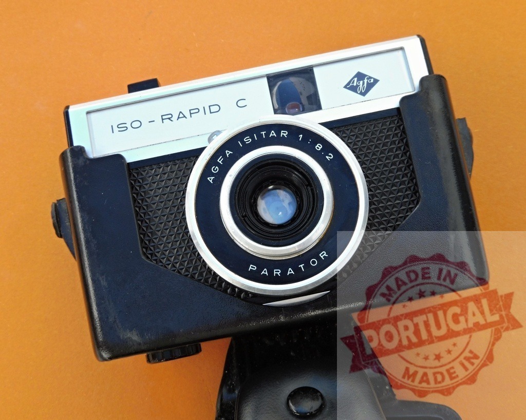 Agfa ISO-Rapid C vintage film camera | Agfa ISO-Rapid C, an old analog camera, displaying retro design and classic photography technology - Realized with Pictrs.com