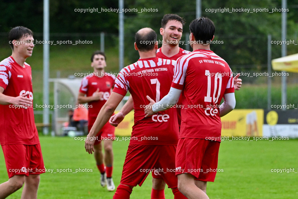 SV Viktoria Viktring vs. FC Mondi Frantschach | Jubel SV Viktring Mannschaft, #10 Raphael Kassler SV Viktoria Viktring, #7 Yevhen Sutkovyi SV Viktoria Viktring, SV Viktoria Viktring vs. FC Mondi Frantschach, SV Viktoria Viktring vs. FC Mondi Frantschach am 02.08.2025 in Klagenfurt (Sportplatz Viktrink), Austria, (Photo by Bernd Stefan)