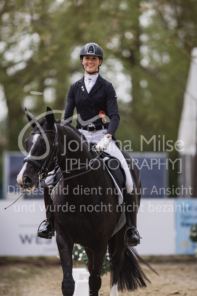 230429_Dressurfestival_S3St-254 | Deine schönsten Turniermomente als professionelle Fotos! Entdecke hochwertige Pferdesport-Fotografie im Online-Shop. Jetzt Fotos finden & bestellen!