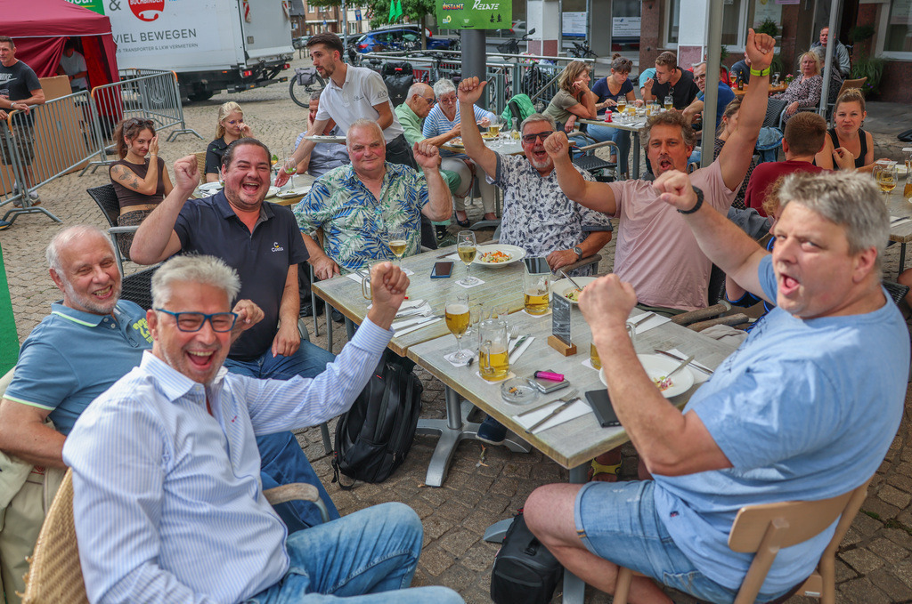 top-top.de-250828-054 | Foto, Video, Fotografie, Videografie, Fotobox, DJ, Discjockey, Musik, Musikbox, Veranstaltung, Photobooth, Amazon, Ebay, Buchtipp, Bestseller, Autor, Verlag, Buch, Wesel, Hamminkeln, NRW, Dinslaken, Rees, Drohne, Hochzeit, Party, Fotobox, Wesel, Fotograf