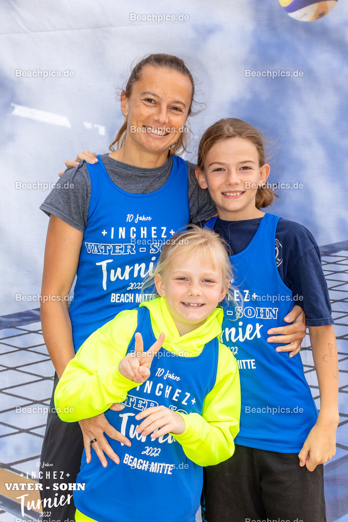 2022-00063118-Vater-Sohn-Turnier-Teamfotos-2 | 26.05.2022; Berlin Foto: Gerold Rebsch - www.beachpics.de