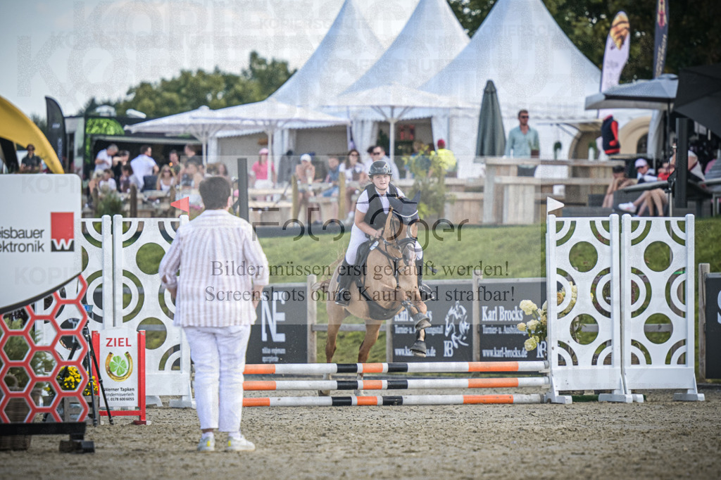 DOS_0263 | Entdecke hochwertige Reitturnierfotos von Foto Oger. Professionell, emotional und authentisch – jetzt Lieblingsmomente im Shop bestellen. - Realisiert mit Pictrs.com