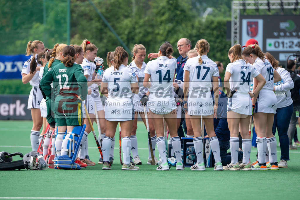 Final4_20240519-1152-0053 | Bonn, Deutschland, 19.05.2024: Tizia Gross (Duesseldorfer HC), Pia Lhotak (Duesseldorfer HC), Selin Oruz (Duesseldorfer HC), Lisa Nolte (Duesseldorfer HC), Charlotte Ritter (Duesseldorfer HC), Emma Becker (Duesseldorfer HC) in Aktion waehrend des Spiels der Deutsche Feldhockey-Meisterschaften 2024 zwischen Final 4 Damen Finale Düsseldorfer HC - Mannheimer HC im Bonner THV am 19.05.2024 in Bonn, Deutschland. (Foto von Stephan Fehrmann)

Bonn, Germany, 19.05.2024: Tizia Gross (Duesseldorfer HC), Pia Lhotak (Duesseldorfer HC), Selin Oruz (Duesseldorfer HC), Lisa Nolte (Duesseldorfer HC), Charlotte Ritter (Duesseldorfer HC), Emma Becker (Duesseldorfer HC) in action during the game of Deutsche Feldhockey-Meisterschaften 2024 between Final 4 Damen Finale Düsseldorfer HC - Mannheimer HC in Bonner THV at 19.05.2024 in Bonn, Deutschland. (Foto from Stephan Fehrmann)